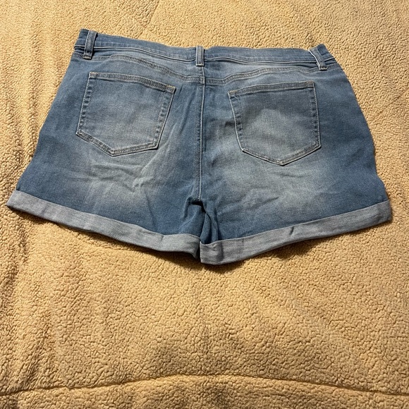 Soho Women’s Boyfriend 4” Shorts Sz 14 NWT - Picture 2 of 5
